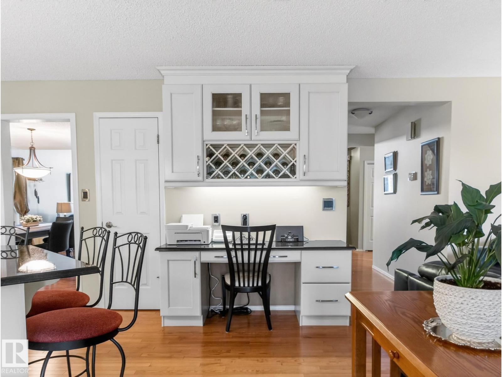 220 Ronning Cl Nw, Edmonton, AB - Indoor Photo Showing Other Room