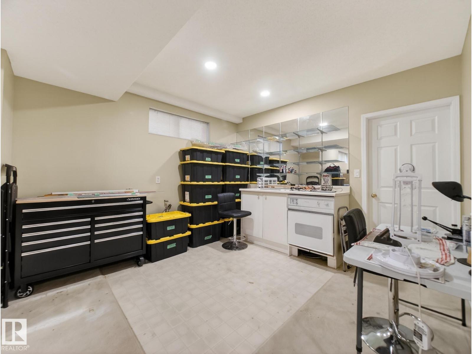 220 Ronning Cl Nw, Edmonton, AB - Indoor Photo Showing Office