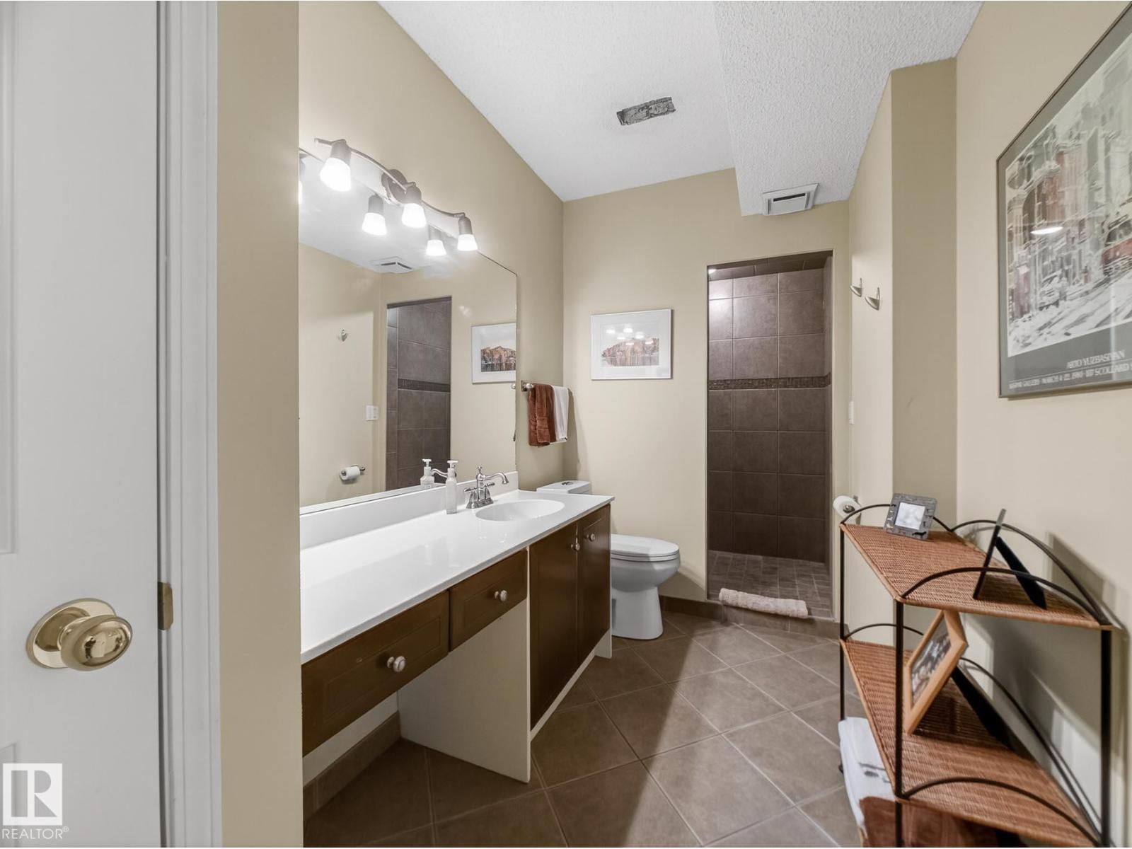 220 Ronning Cl Nw, Edmonton, AB - Indoor Photo Showing Bathroom