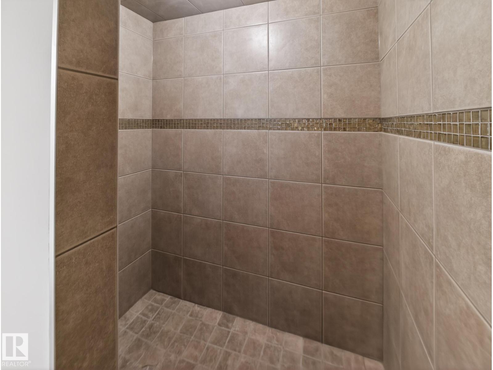 220 Ronning Cl Nw, Edmonton, AB - Indoor Photo Showing Bathroom