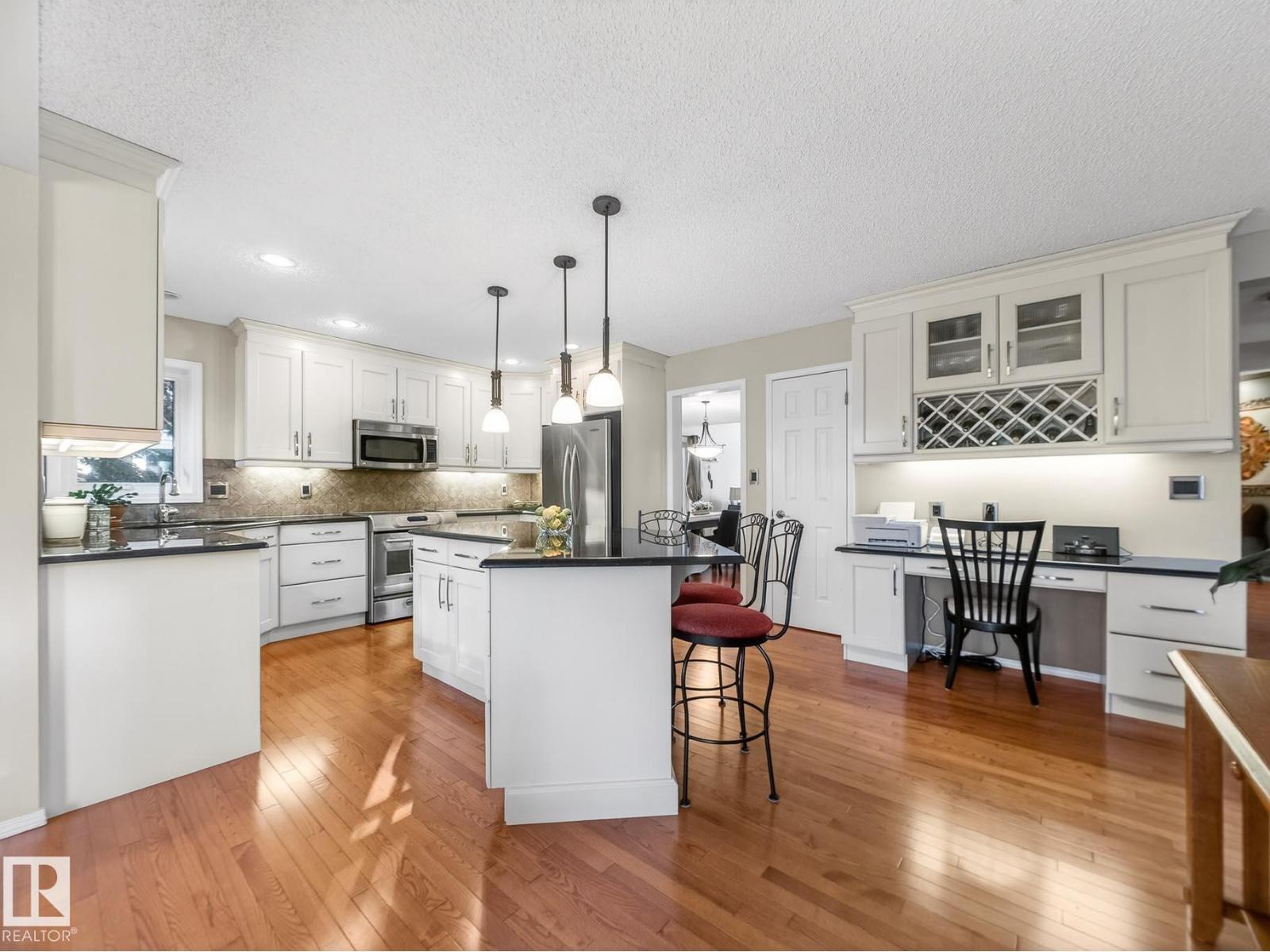 220 Ronning Cl Nw, Edmonton, AB - Indoor Photo Showing Kitchen With Upgraded Kitchen