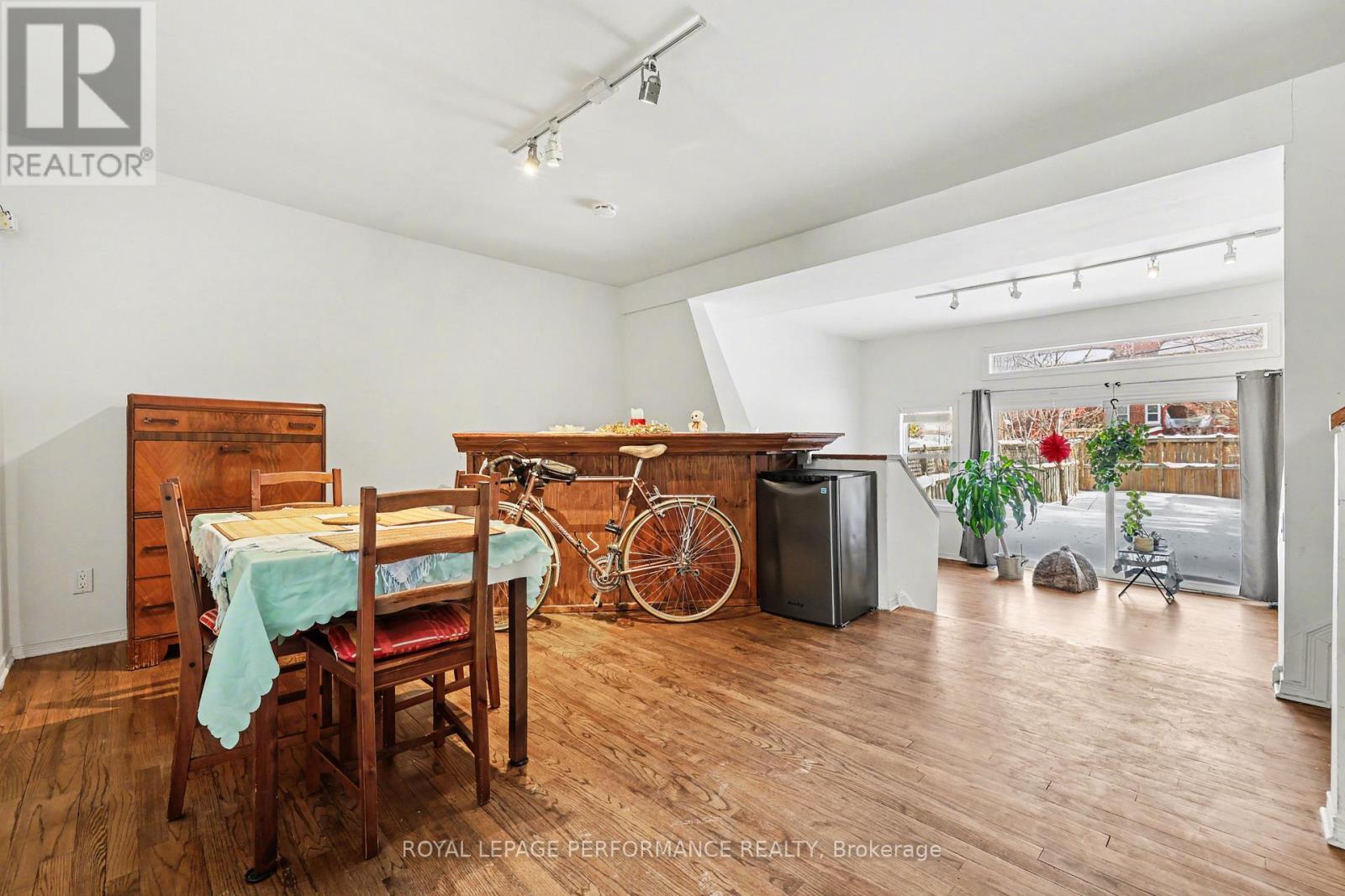 Open to below - 157 Russell Avenue, Ottawa, ON - Indoor Photo Showing Dining Room