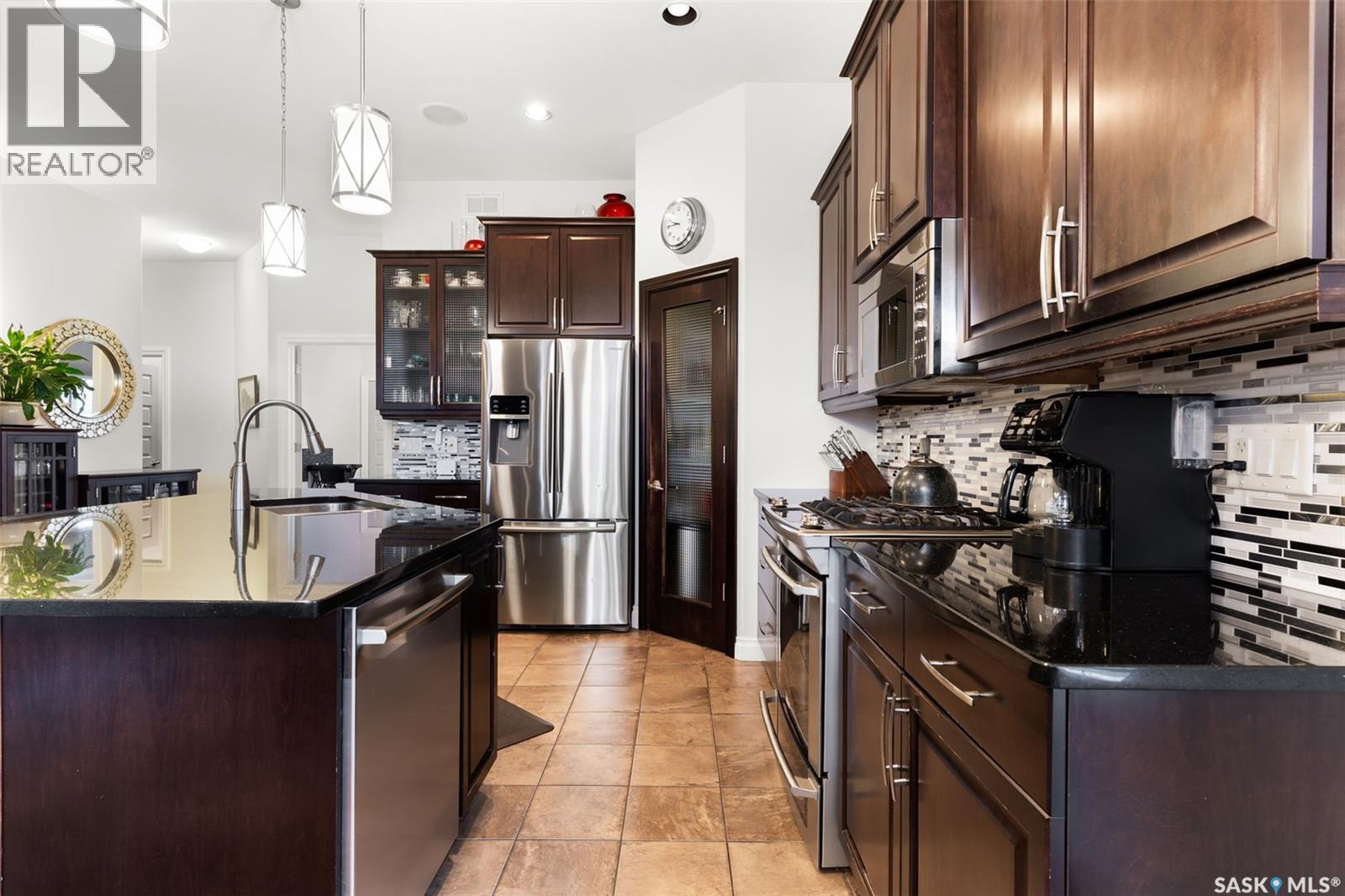 4613 Hames Crescent, Regina, SK - Indoor Photo Showing Kitchen With Stainless Steel Kitchen With Upgraded Kitchen