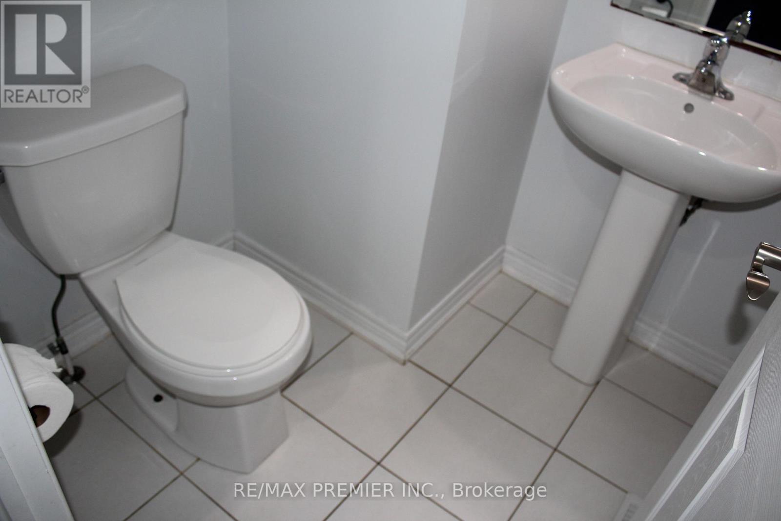 51 Mullholland Avenue, Cambridge, ON - Indoor Photo Showing Bathroom