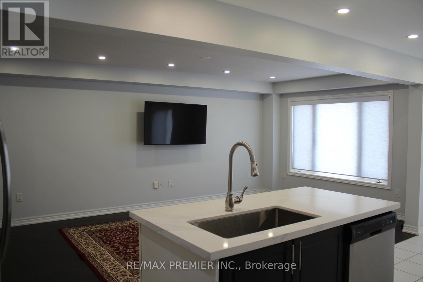 51 Mullholland Avenue, Cambridge, ON - Indoor Photo Showing Kitchen