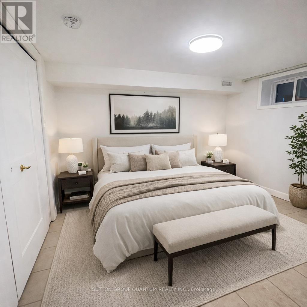 46 Woodlawn Avenue, Mississauga, ON - Indoor Photo Showing Bedroom