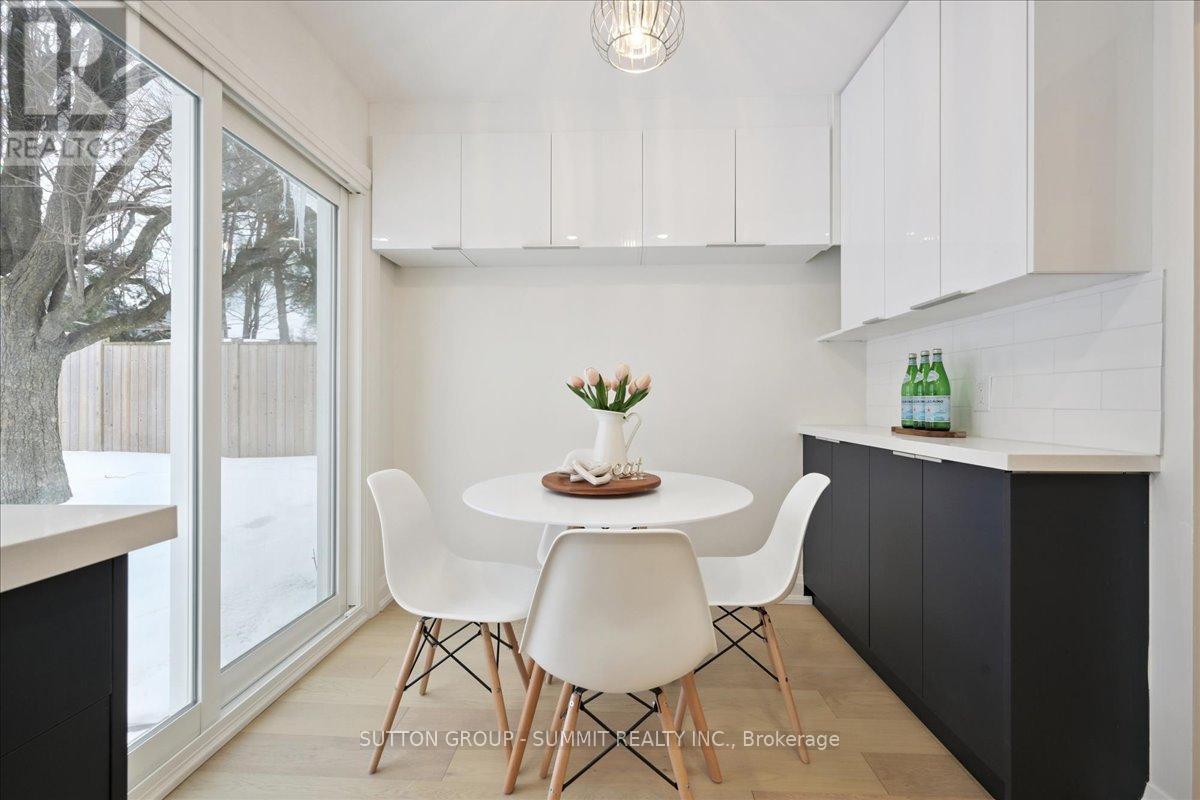 3637 Haven Glenn, Mississauga, ON - Indoor Photo Showing Dining Room