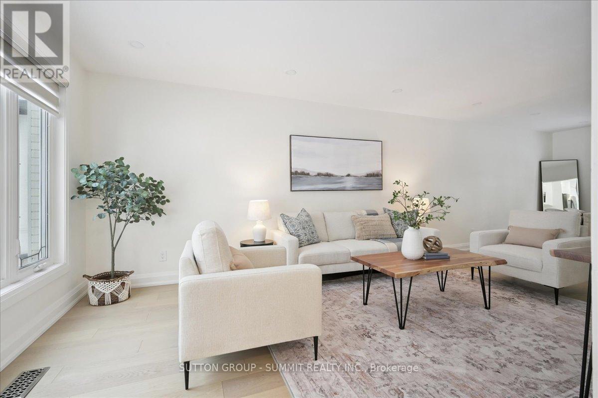 3637 Haven Glenn, Mississauga, ON - Indoor Photo Showing Living Room