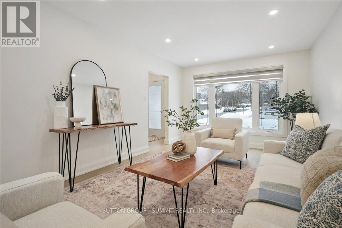 3637 Haven Glenn, Mississauga, ON - Indoor Photo Showing Living Room