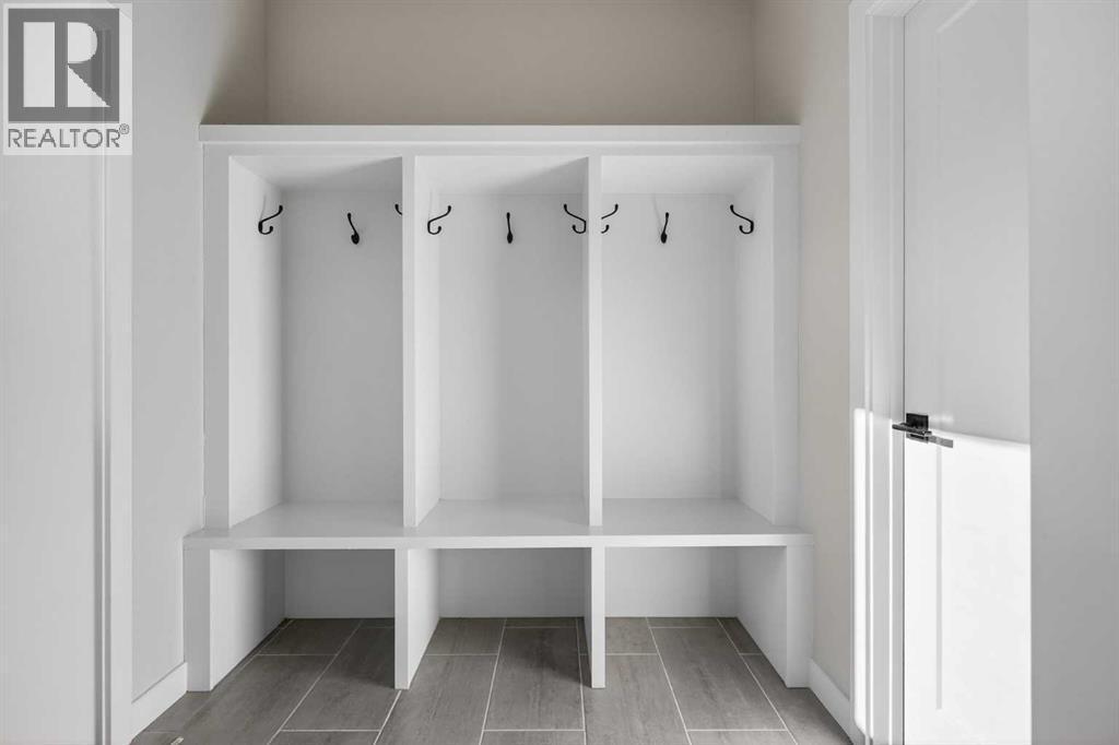 Mud Room - 35 Wolf Hollow Park Se, Calgary, AB - Indoor