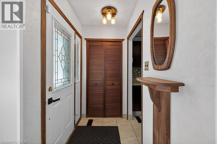 16 Golden Orchard Drive, Hamilton, ON - Indoor Photo Showing Other Room