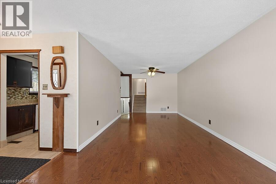 16 Golden Orchard Drive, Hamilton, ON - Indoor Photo Showing Other Room