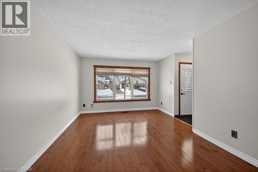 16 Golden Orchard Drive, Hamilton, ON - Indoor Photo Showing Other Room