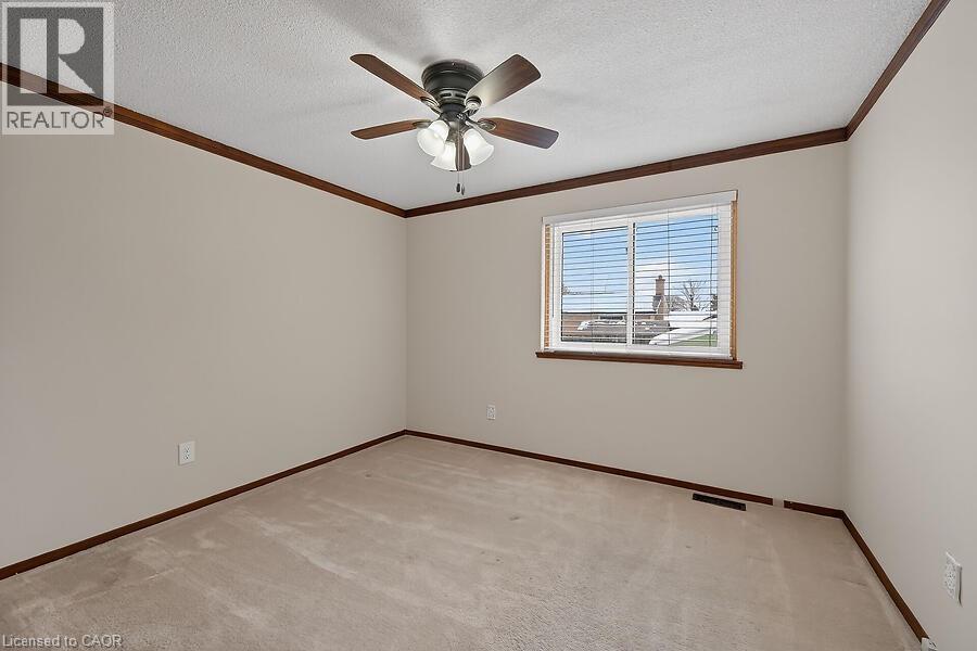 16 Golden Orchard Drive, Hamilton, ON - Indoor Photo Showing Other Room
