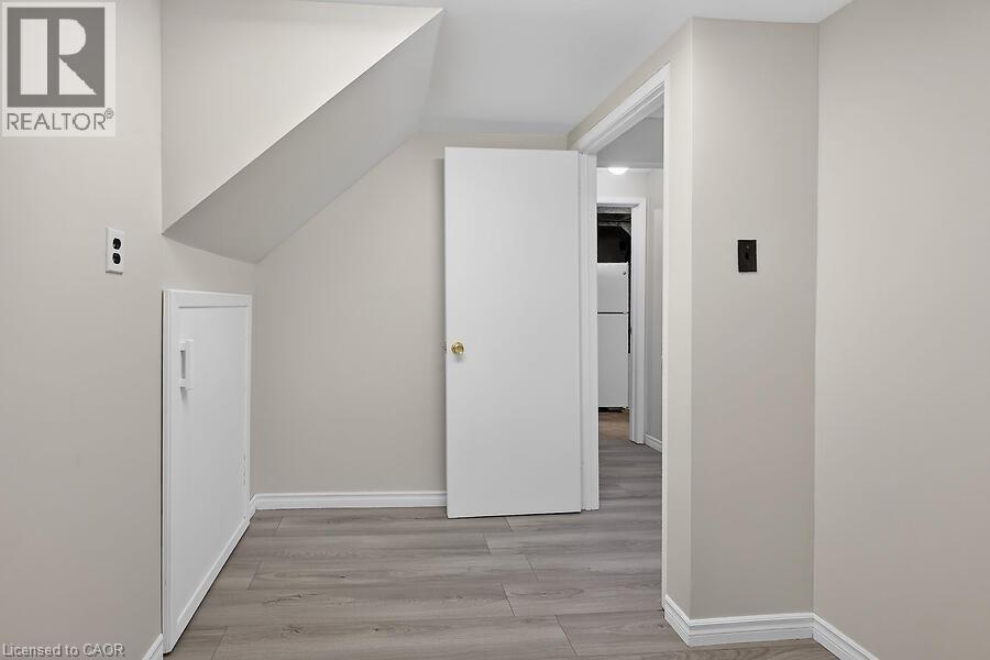 16 Golden Orchard Drive, Hamilton, ON - Indoor Photo Showing Other Room