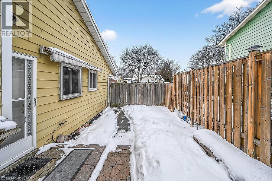 16 Golden Orchard Drive, Hamilton, ON - Outdoor