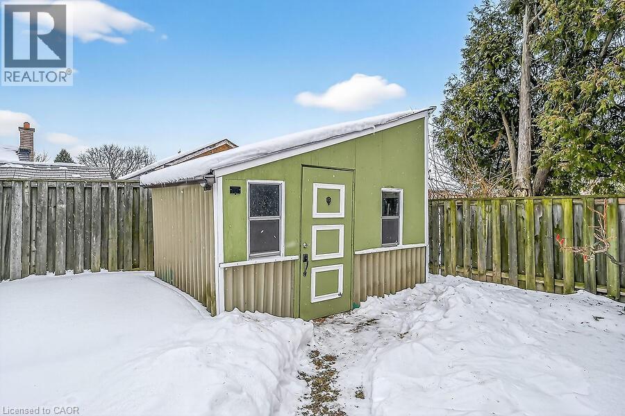 16 Golden Orchard Drive, Hamilton, ON - Outdoor