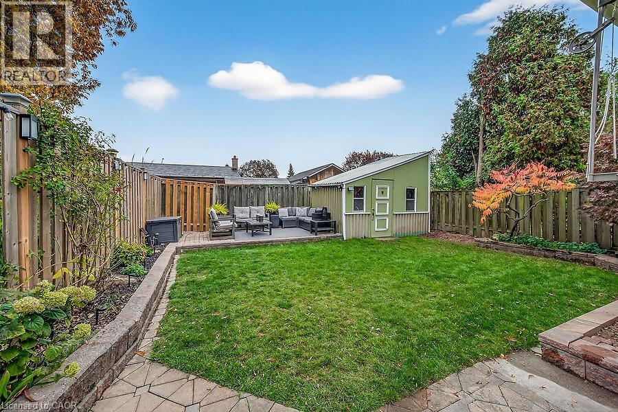 16 Golden Orchard Drive, Hamilton, ON - Outdoor