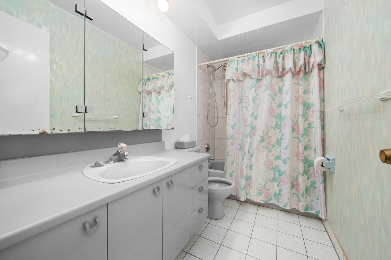 Bathroom - 4866 4E Rue, Laval (Chomedey), QC - Indoor Photo Showing Bathroom