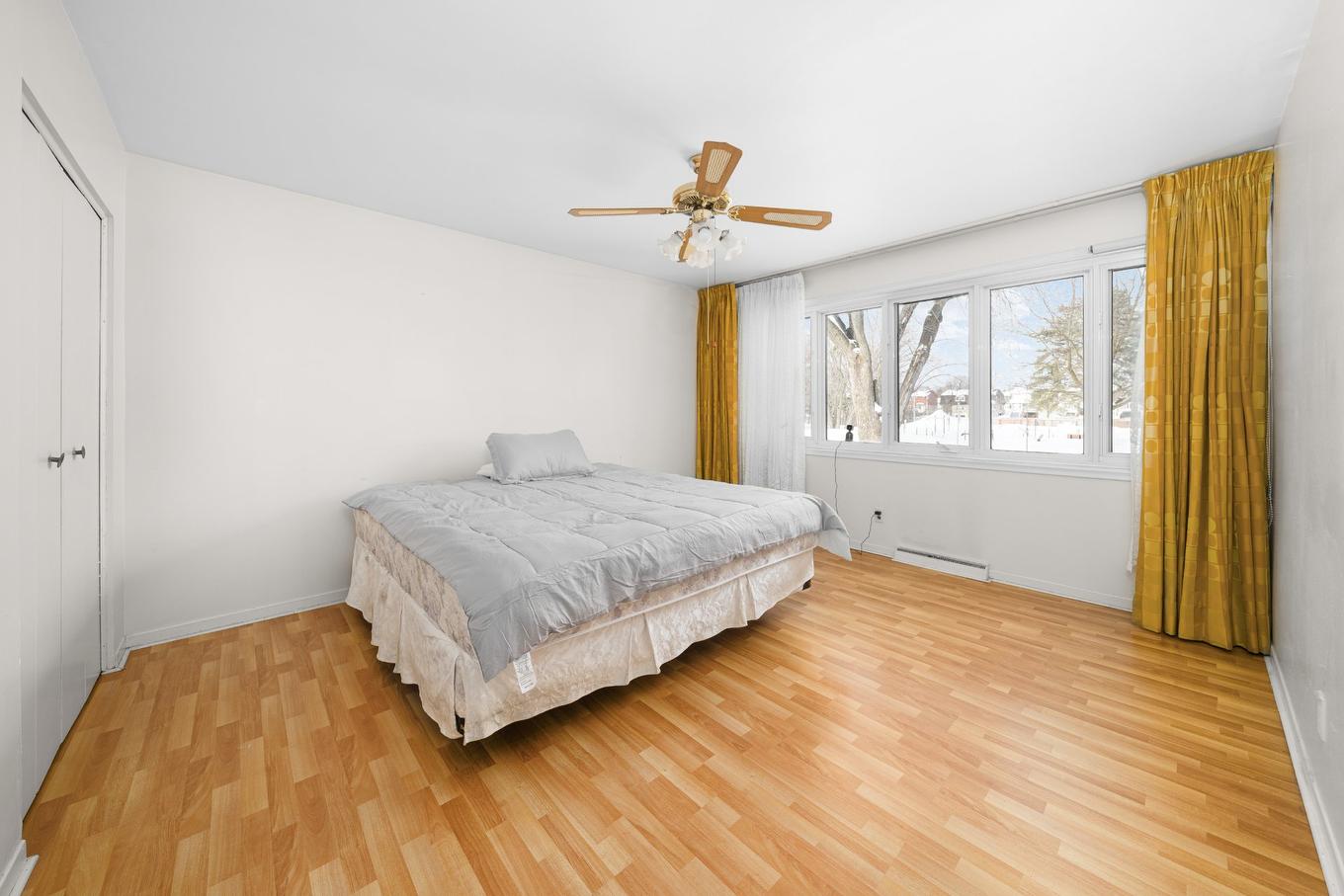 Primary bedroom - 4866 4E Rue, Laval (Chomedey), QC - Indoor Photo Showing Bedroom