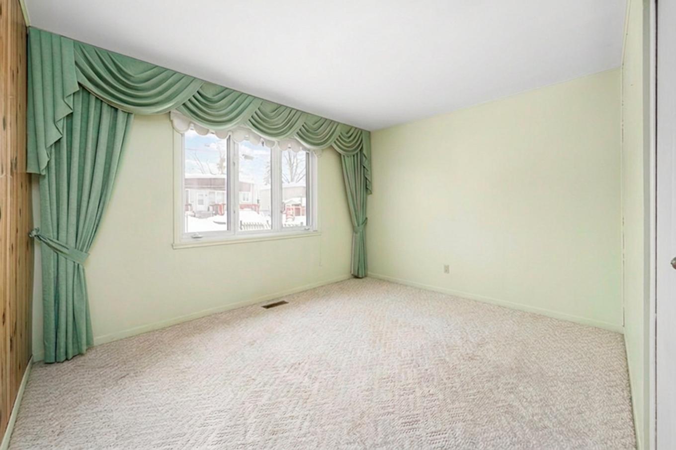 Bedroom - 4866 4E Rue, Laval (Chomedey), QC - Indoor Photo Showing Other Room