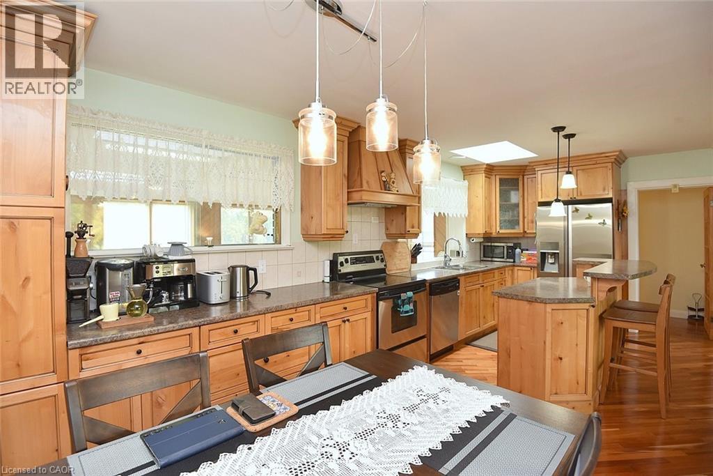 564 Evans Road, Hamilton, ON - Indoor Photo Showing Kitchen With Stainless Steel Kitchen