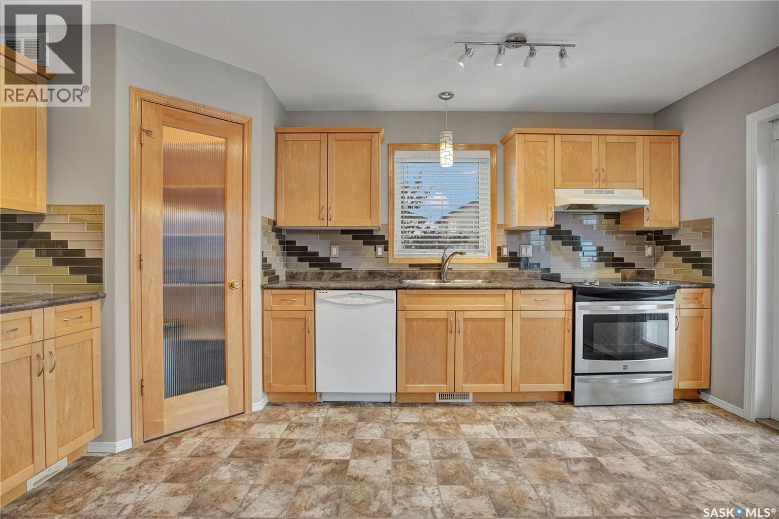 1131 Denham Rise, Saskatoon, SK - Indoor Photo Showing Kitchen