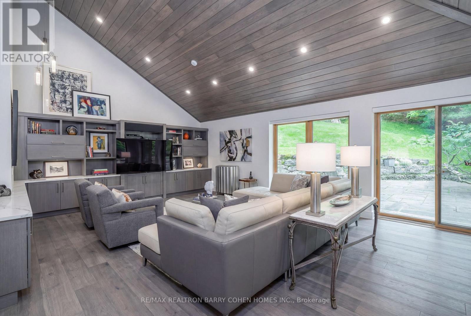 Virtually Staged - 20 Woodsend Crescent, Aurora, ON - Indoor Photo Showing Living Room