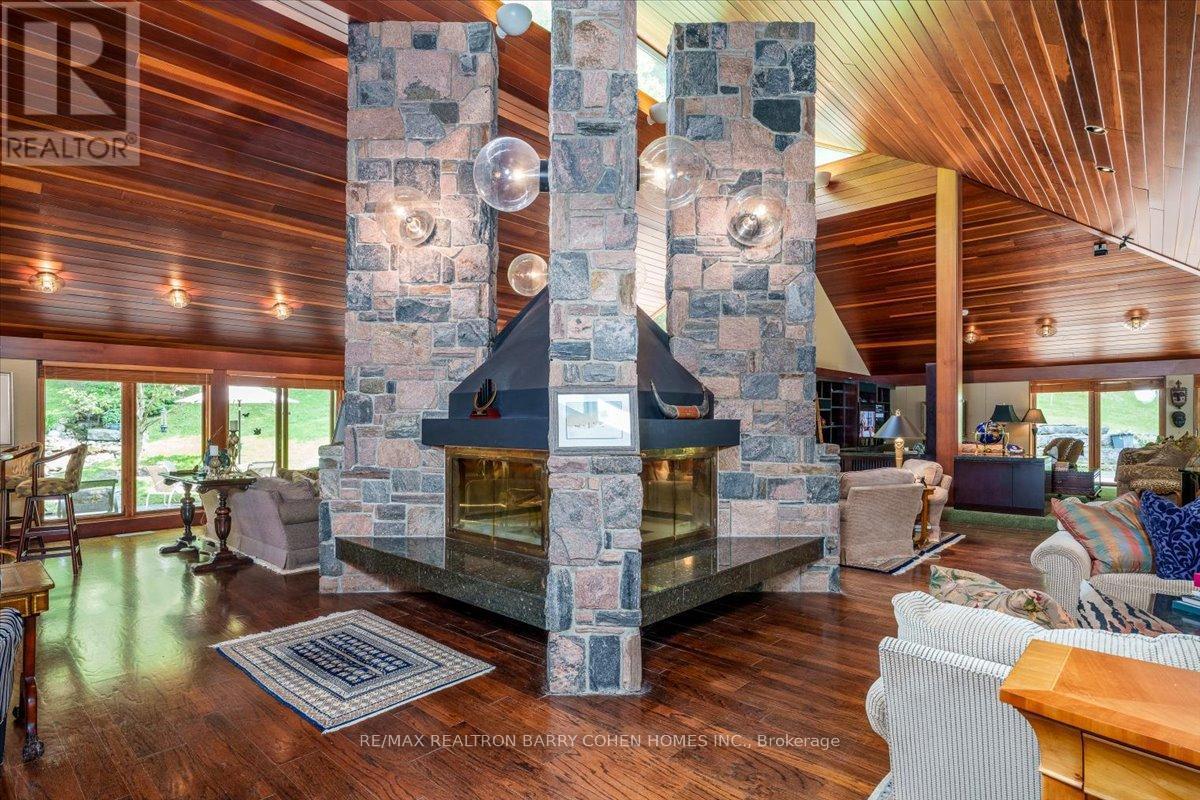 20 Woodsend Crescent, Aurora, ON - Indoor Photo Showing Living Room With Fireplace