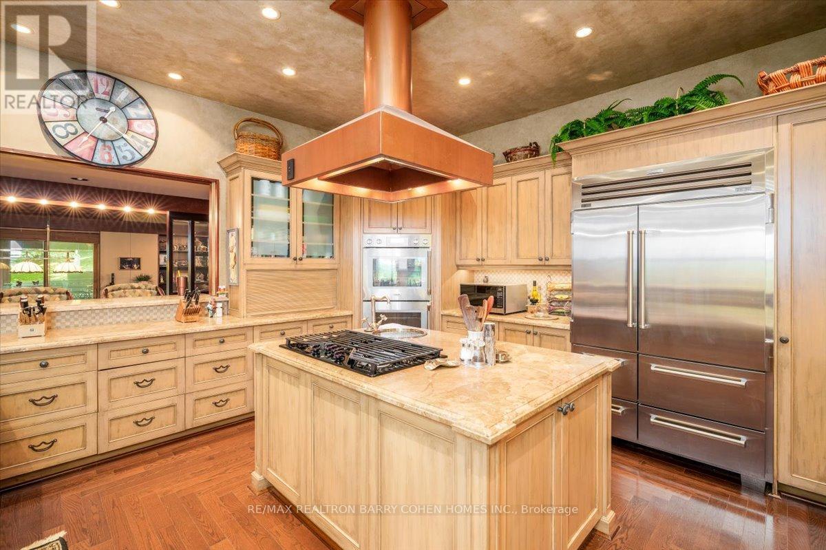 20 Woodsend Crescent, Aurora, ON - Indoor Photo Showing Kitchen