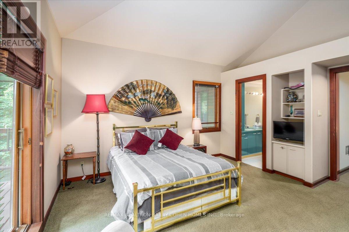 20 Woodsend Crescent, Aurora, ON - Indoor Photo Showing Bedroom