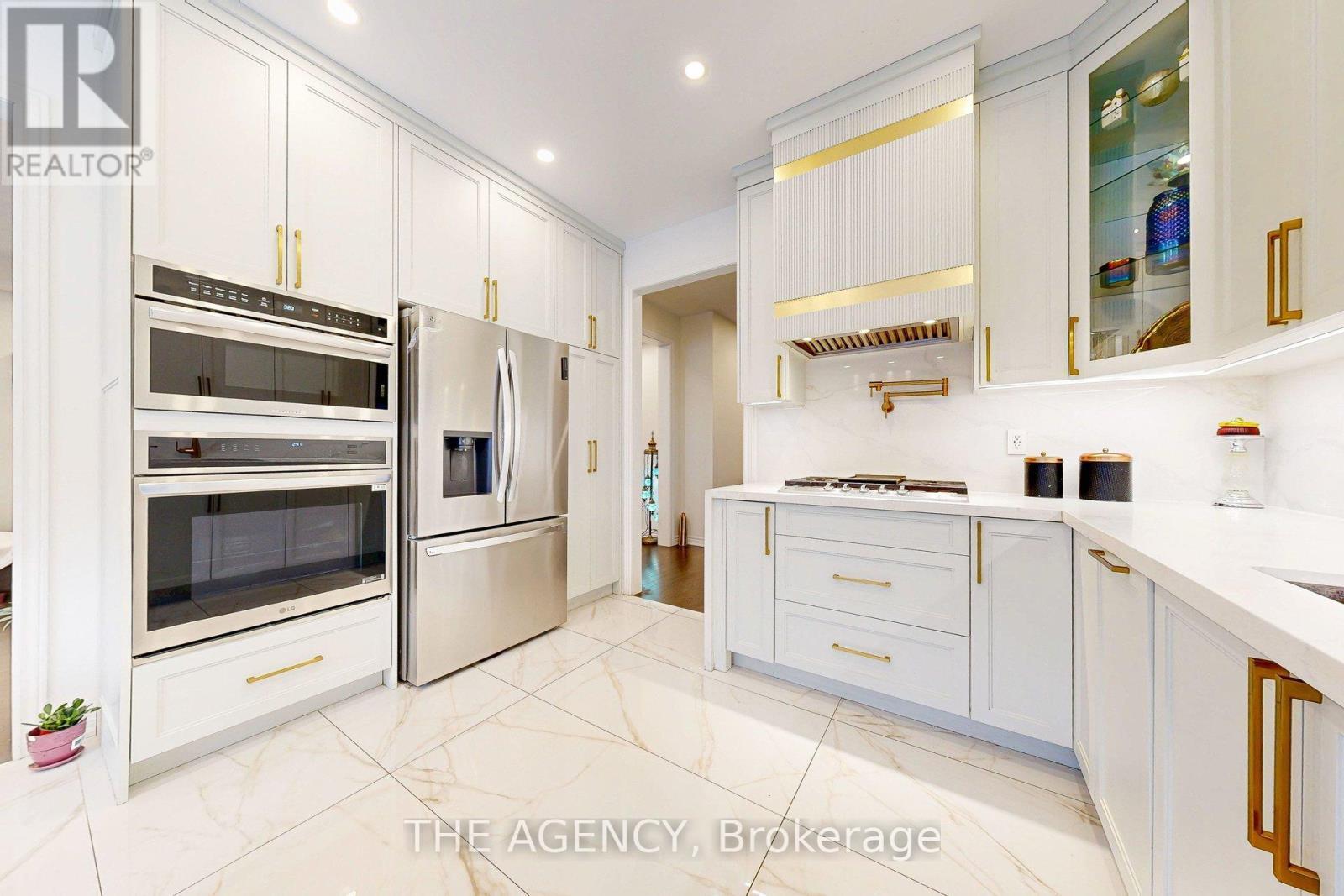 229 Andrews Trail, Milton, ON - Indoor Photo Showing Kitchen