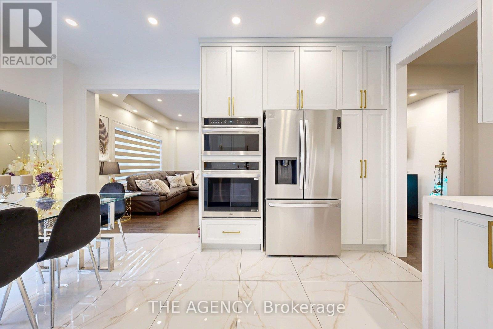 229 Andrews Trail, Milton, ON - Indoor Photo Showing Kitchen