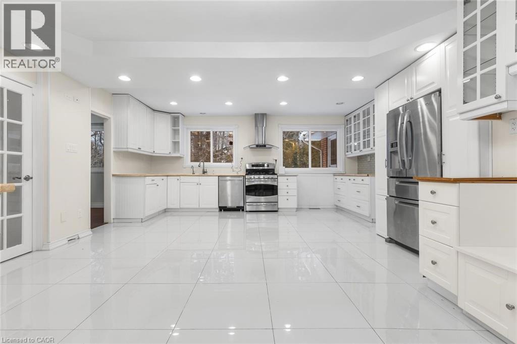 145 Wolfdale Avenue, Oakville, ON - Indoor Photo Showing Kitchen