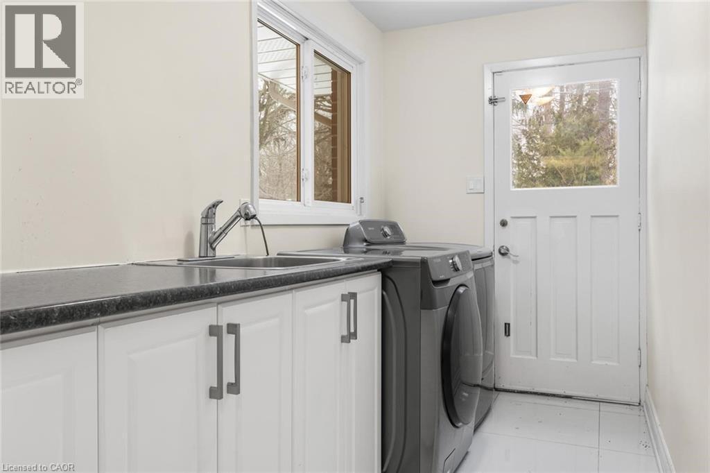 145 Wolfdale Avenue, Oakville, ON - Indoor Photo Showing Laundry Room