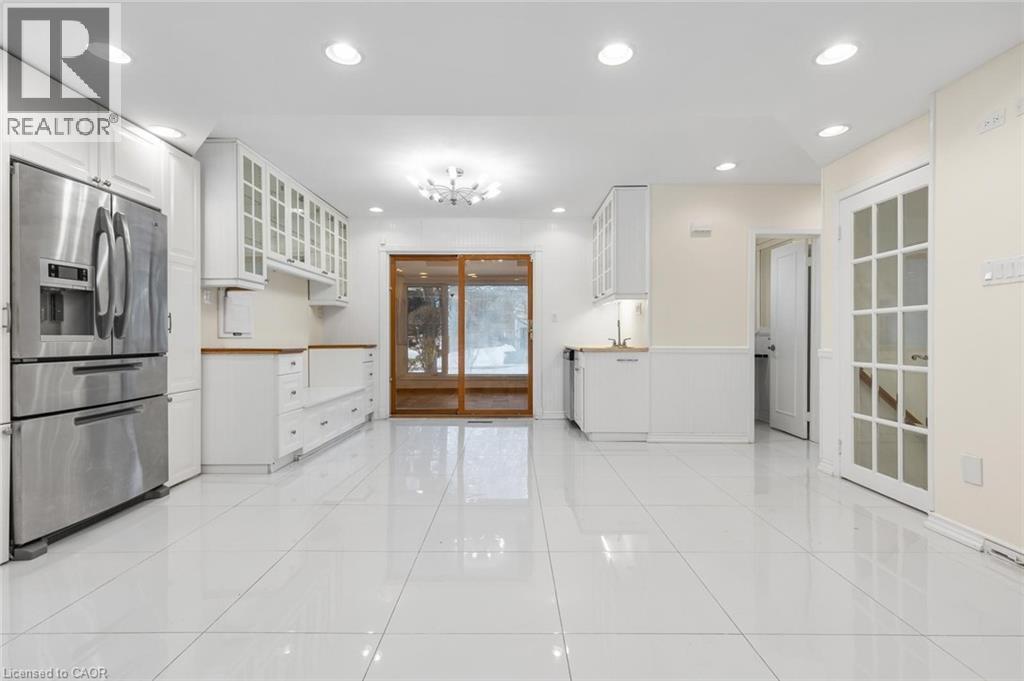 145 Wolfdale Avenue, Oakville, ON - Indoor Photo Showing Kitchen