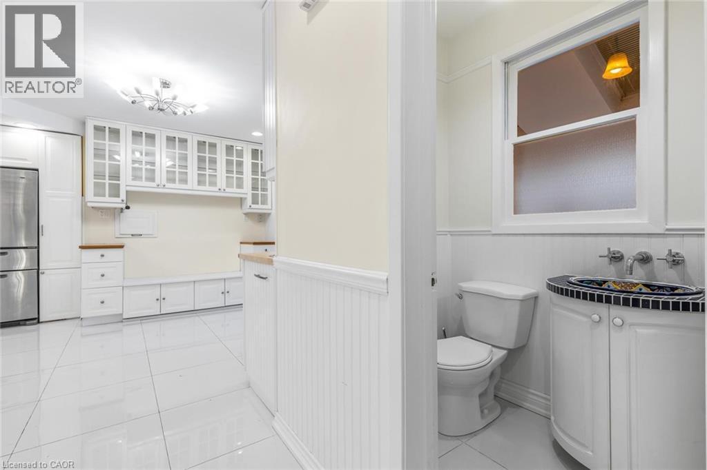 145 Wolfdale Avenue, Oakville, ON - Indoor Photo Showing Bathroom
