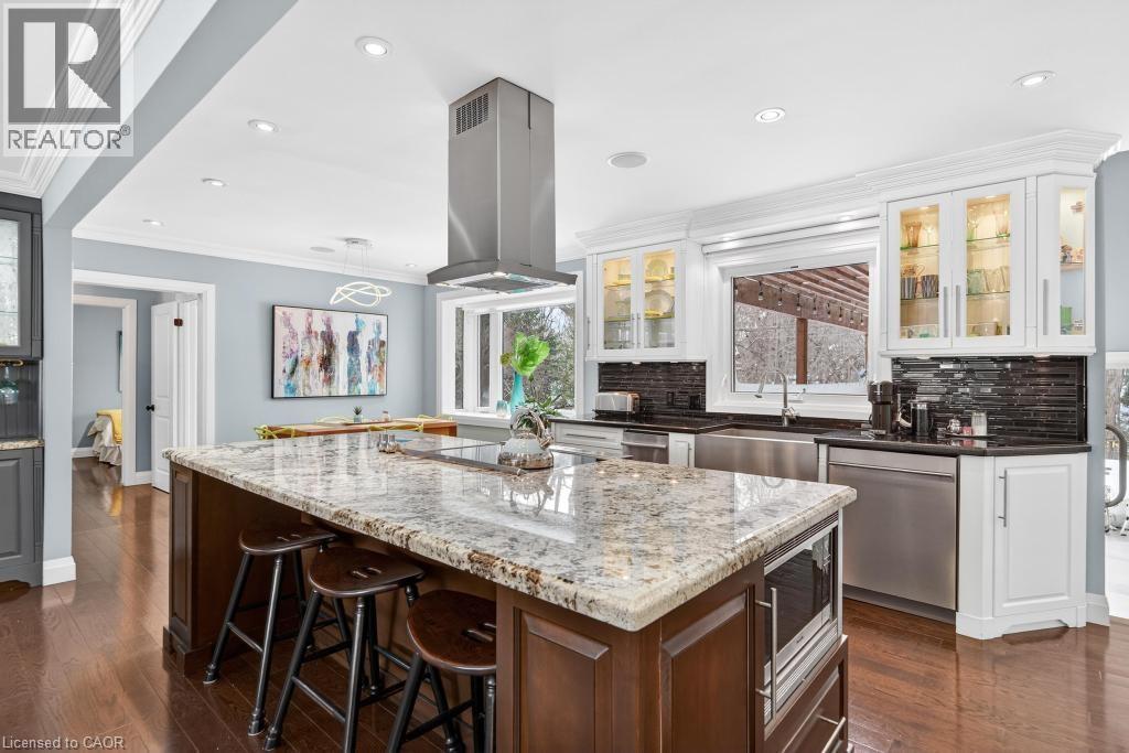 272 Goodram Drive, Burlington, ON - Indoor Photo Showing Kitchen With Upgraded Kitchen
