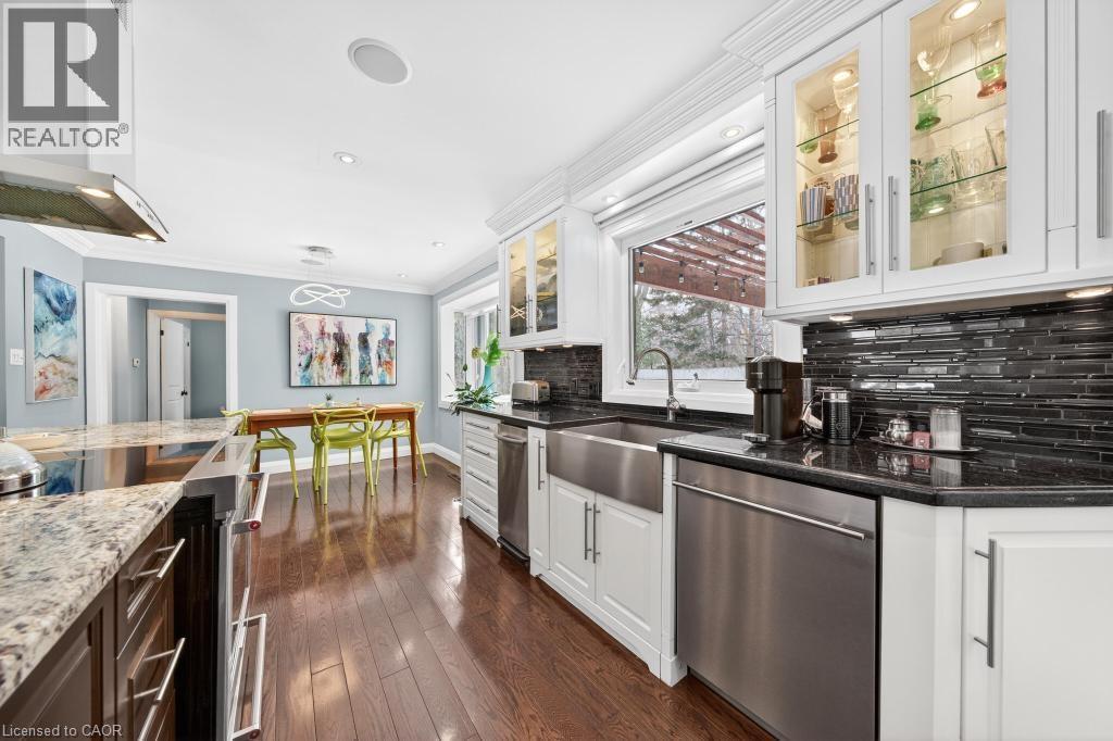 272 Goodram Drive, Burlington, ON - Indoor Photo Showing Kitchen With Upgraded Kitchen