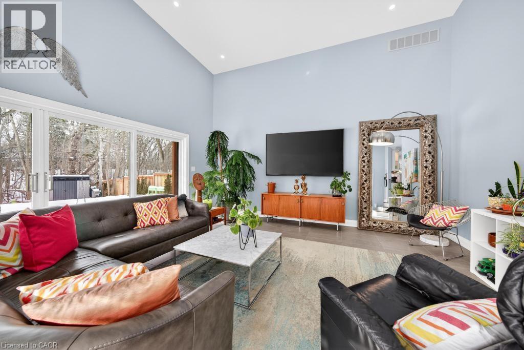 272 Goodram Drive, Burlington, ON - Indoor Photo Showing Living Room
