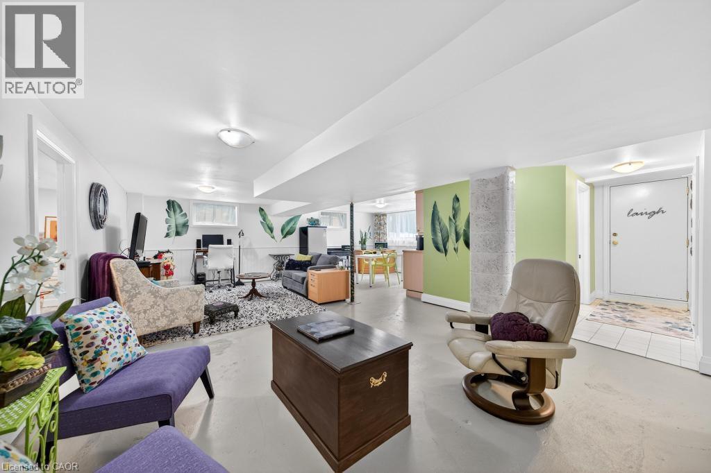 272 Goodram Drive, Burlington, ON - Indoor Photo Showing Living Room