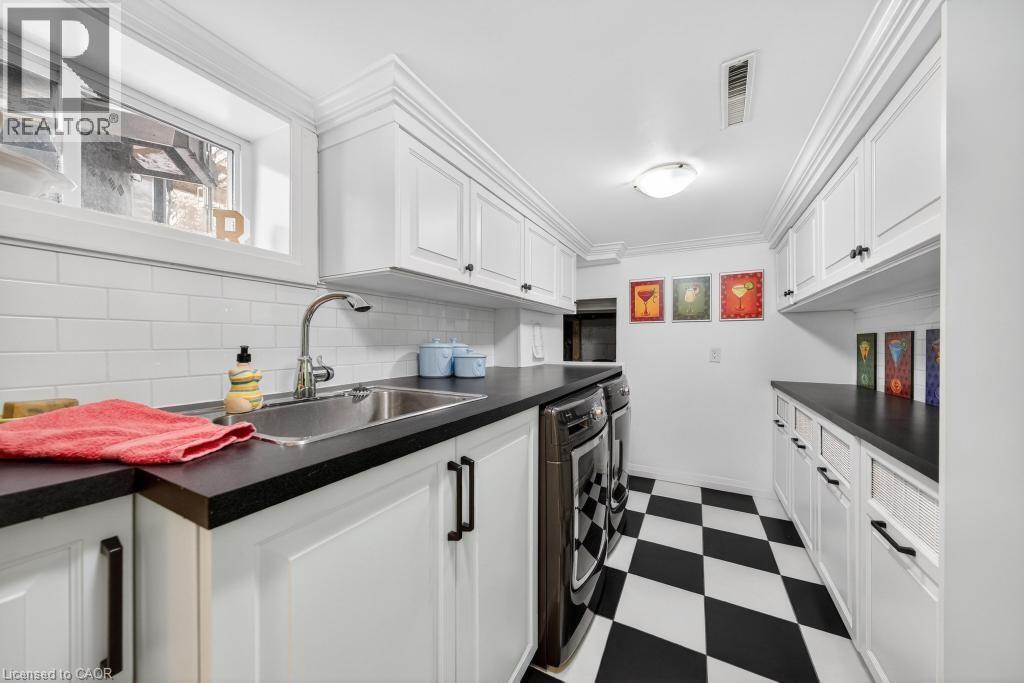 272 Goodram Drive, Burlington, ON - Indoor Photo Showing Kitchen