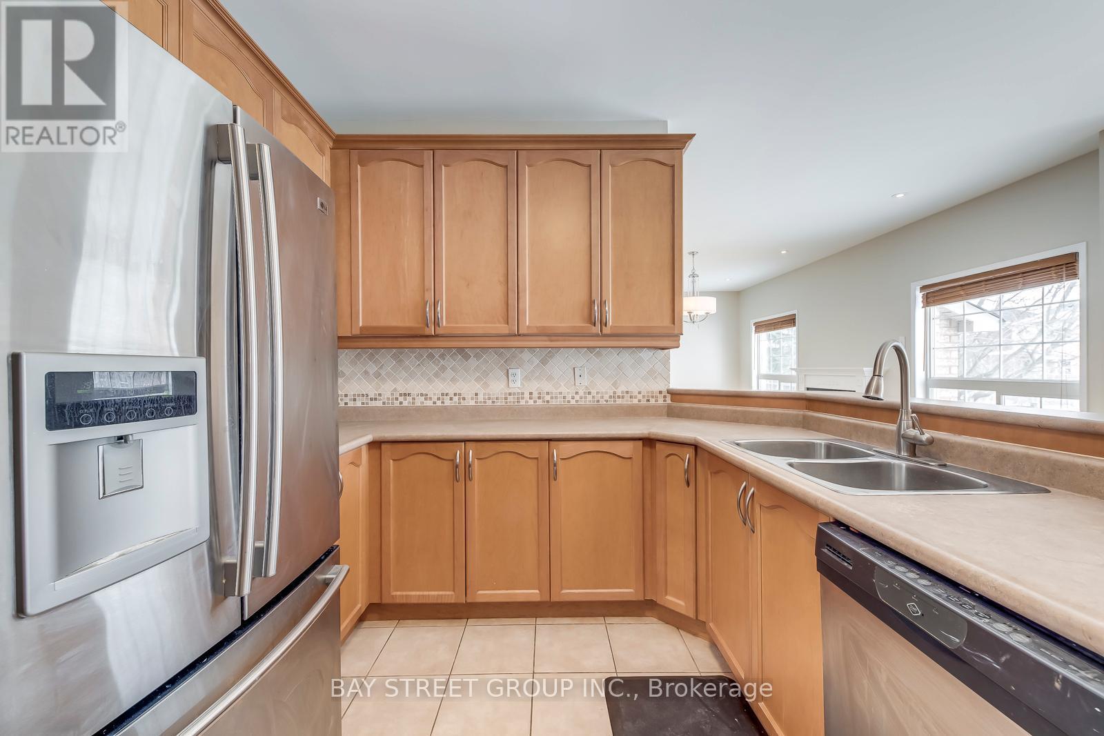 3581 Jorie Crescent, Mississauga, ON - Indoor Photo Showing Kitchen With Double Sink