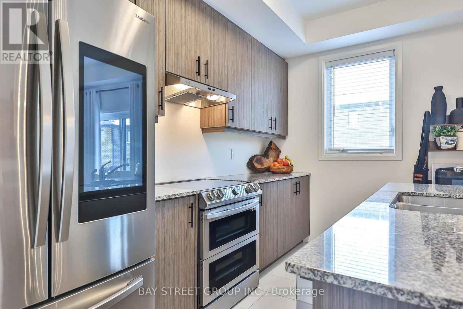 75 Windtree Way, Halton Hills, ON - Indoor Photo Showing Kitchen