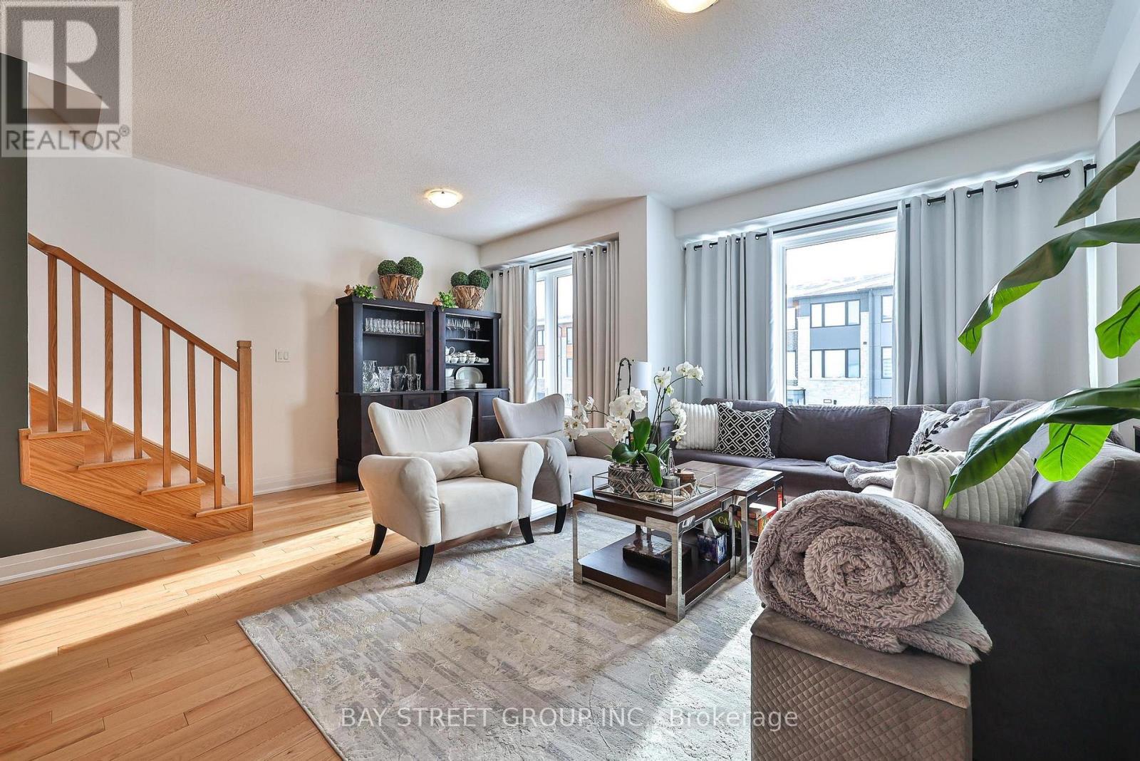 75 Windtree Way, Halton Hills, ON - Indoor Photo Showing Living Room