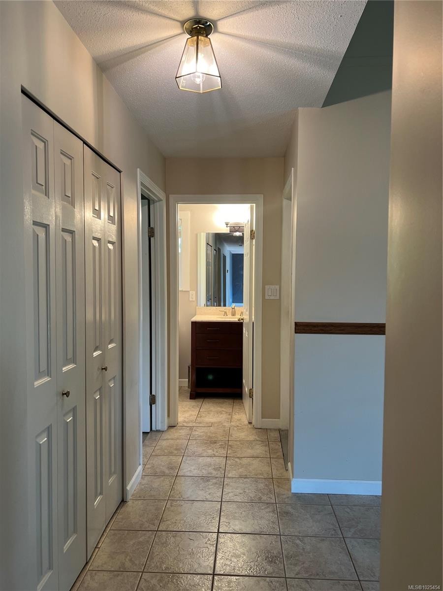 492 Cedar Cres, Gold River, BC