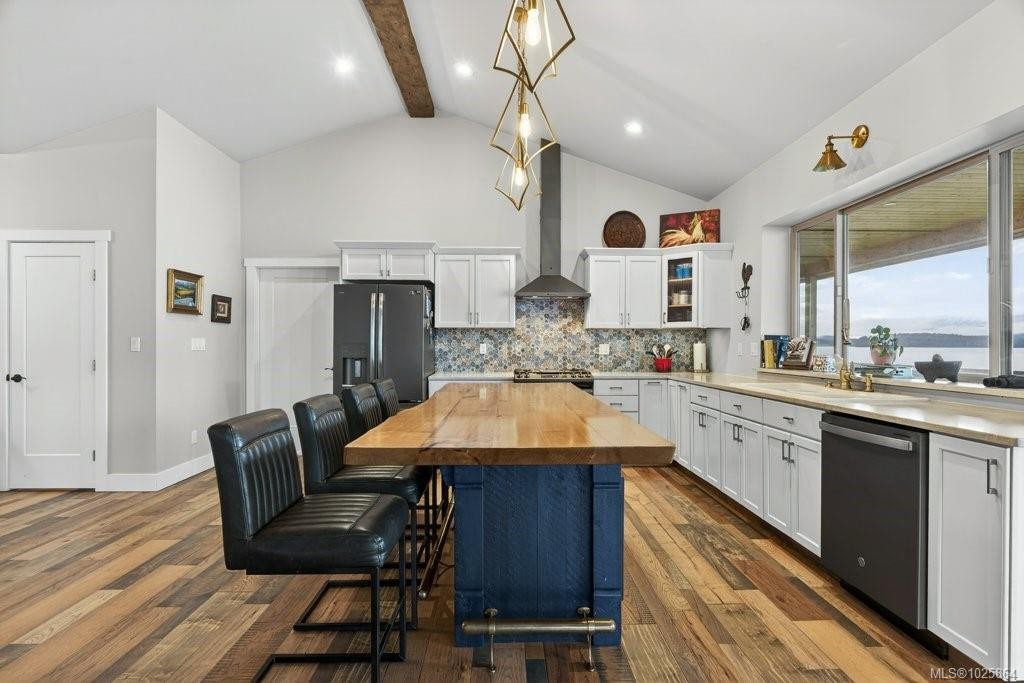 420 1St St, Sointula, BC