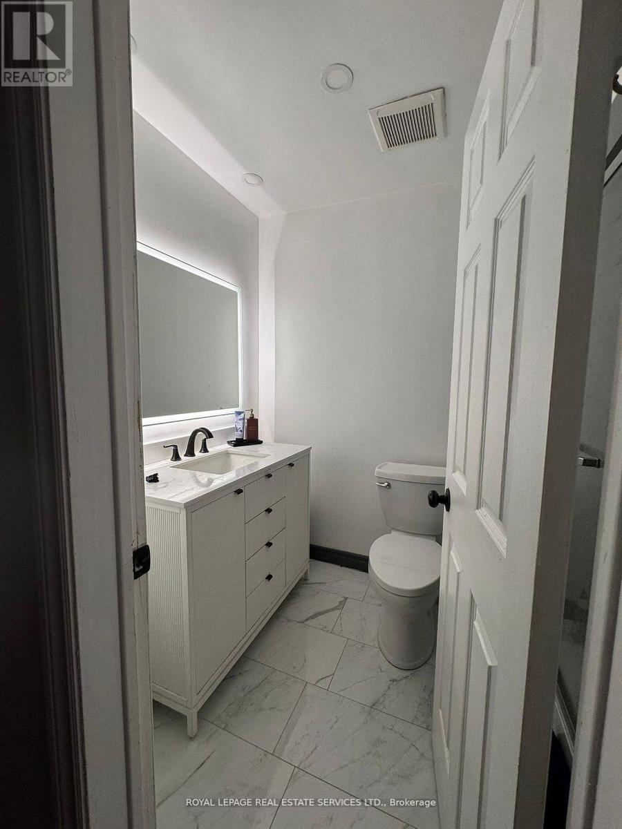 30 Obermeyer Drive, Kitchener, ON - Indoor Photo Showing Bathroom