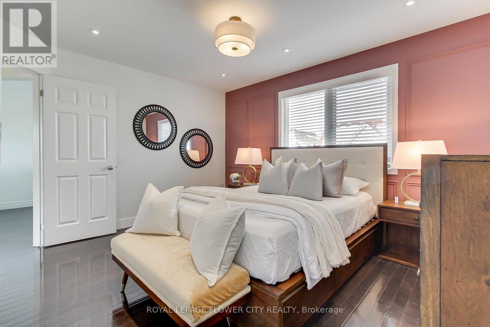 917 Mctrach Crescent, Milton, ON - Indoor Photo Showing Bedroom