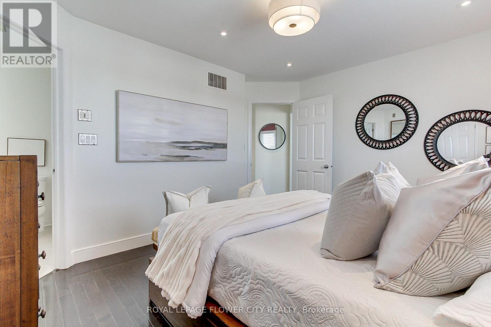 917 Mctrach Crescent, Milton, ON - Indoor Photo Showing Bedroom